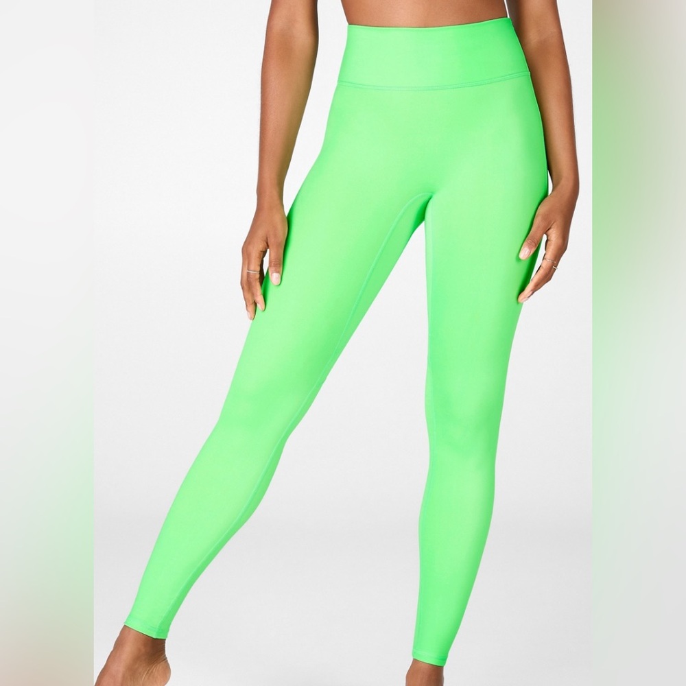 Fabletics High-Waisted Motion365 Legging